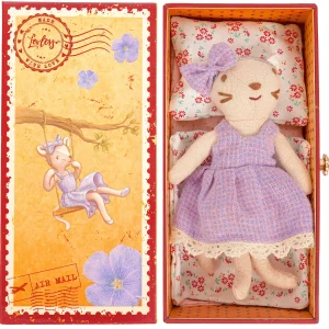 Victoria Cat in Stamp Holder Box by LEVLOVS
